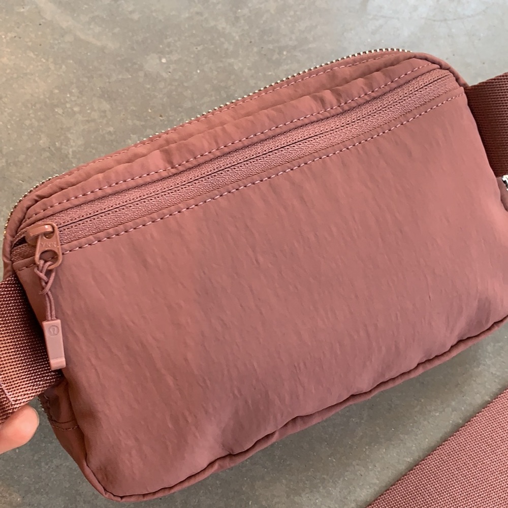 NWT Everywhere Belt Bag - Picture 10 of 11